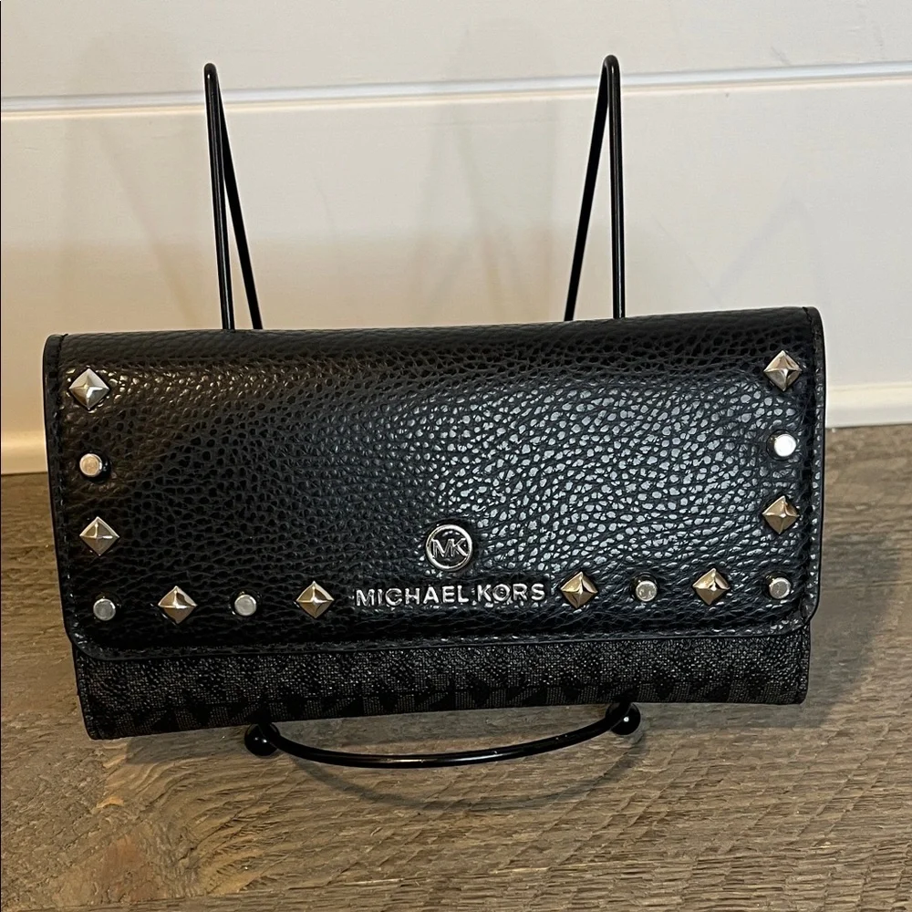 MICHAEL KORS JET SET TRAVEL - MK Signature Leather Studded -Large Trifold Wallet - Picture 1 of 10